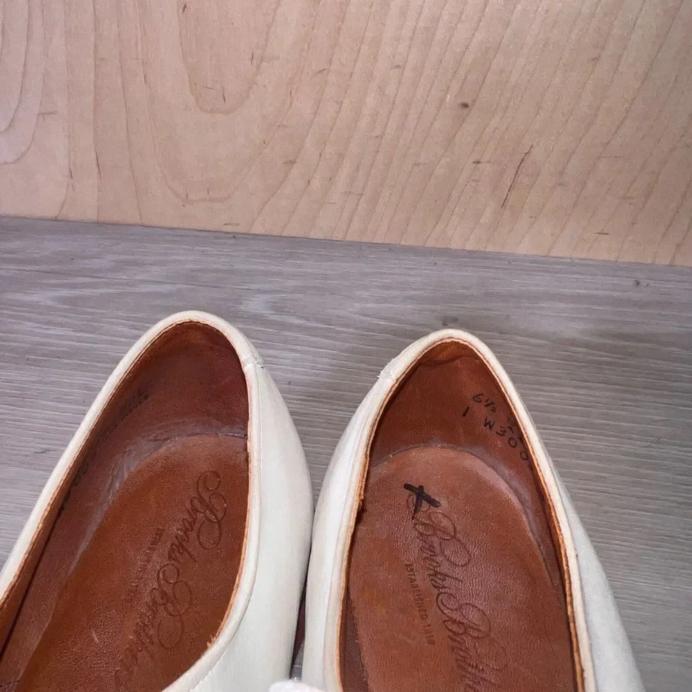 Brooks Brothers Cream Suede Oxfords W3005 Women's 6.5 (Narrow AA)‎